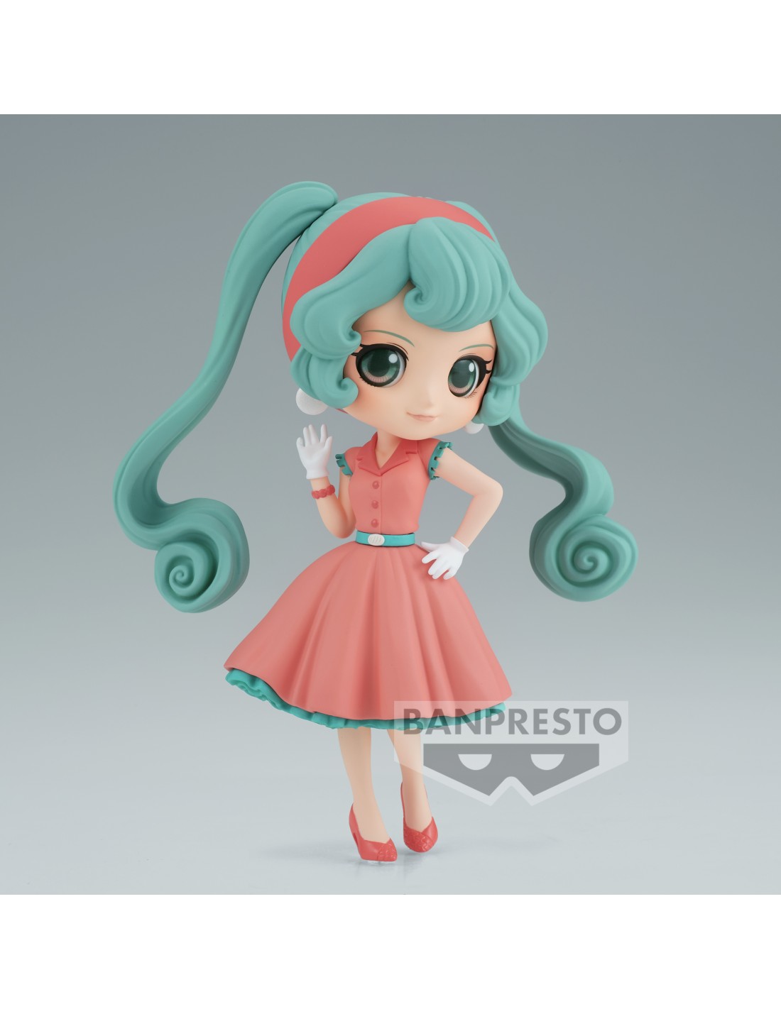 Figura Q Posket de Hatsune Miku World Journey Vol.1 (14 cm), disponible en Minami Shop. Figura de anime detallada con estilo adorable y colores vibrantes, capturando a la ídolo virtual en una pose aventurera.