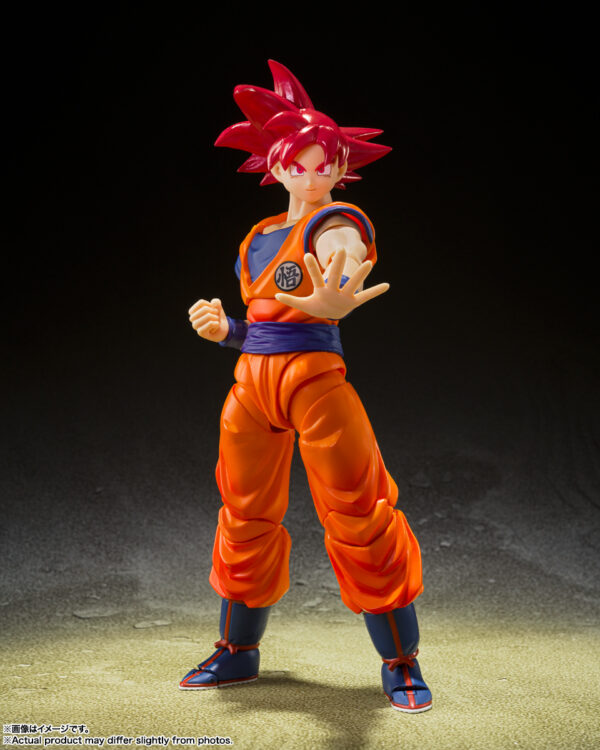 Figura Super Saiyan God Son Goku 14 cm de Dragon Ball Super - SH Figuarts, mostrando a Goku en su forma divina con cabello rojo, detalles precisos y accesorios intercambiables.