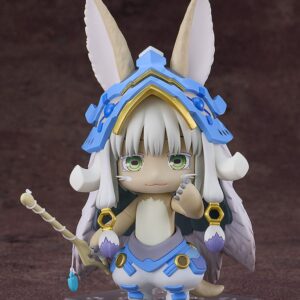 "Figura Nendoroid de Nanachi con nuevo atuendo de 13 cm de 'Made in Abyss'. Incluye expresiones faciales intercambiables, caña de pescar, orejas caídas y Mitty en un recipiente."