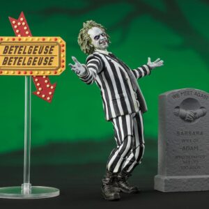 Figura articulada S.H. Figuarts de Beetlejuice de 15 cm con accesorios como lápida y letrero de neón, disponible en Minami Shop