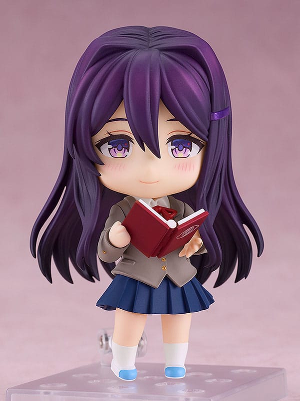 Figura Nendoroid de Yuri de Doki Doki Literature Club de Good Smile Company, con placas faciales y accesorios opcionales como libro y hoja de diálogo.