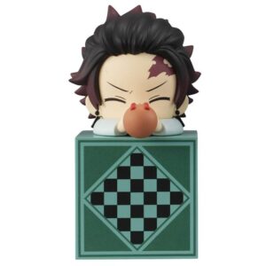 Figura de Tanjiro Kamado Ver. B de 10 cm de Kimetsu no Yaiba, versión Hikkake Figure, hecha en PVC con base para exposición.