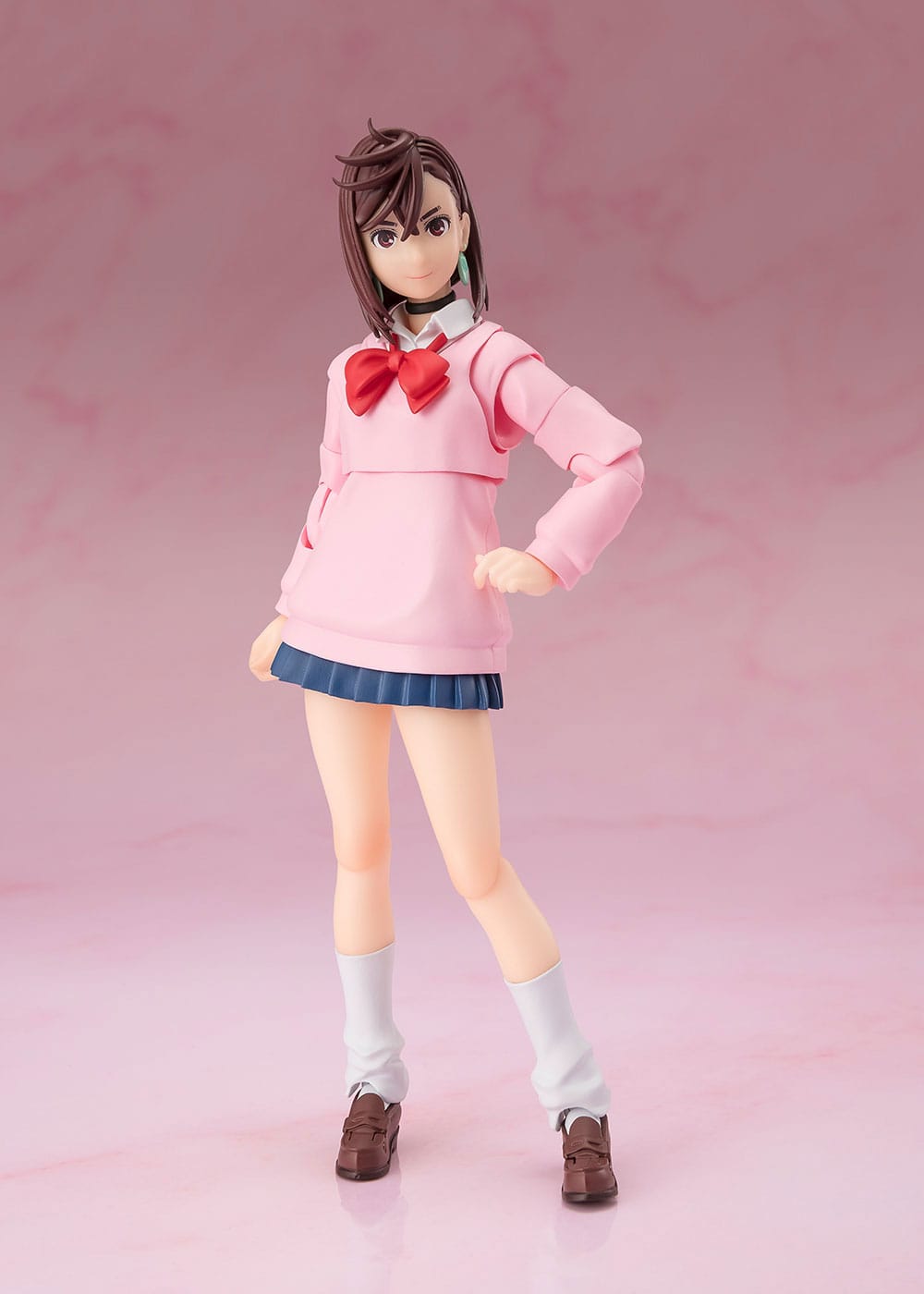 Figura de Momo de Dandadan, 14 cm, con expresiones faciales y manos intercambiables, colección S.H. Figuarts de Tamashii Nations.