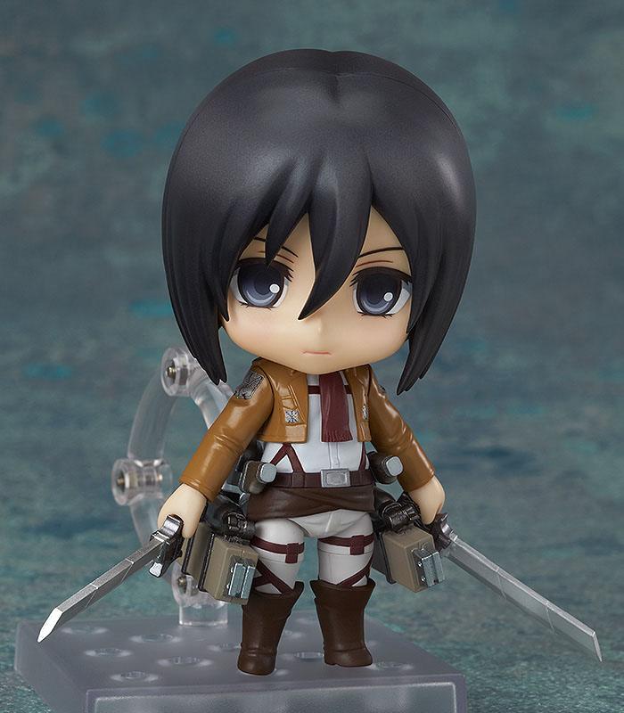 Figura Nendoroid de Mikasa Ackerman de Attack on Titan, 10 cm en PVC, con base y complementos para recrear poses icónicas.