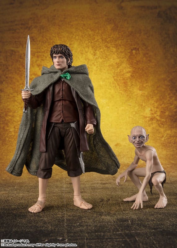 Figuras de Frodo Baggins (12 cm) y Gollum (5 cm) de The Lord of the Rings, colección S.H. Figuarts de Tamashii Nations. Accesorios incluidos.