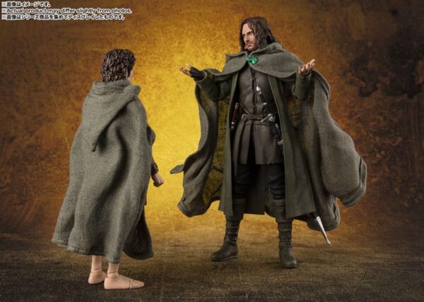 Figuras de Frodo Baggins (12 cm) y Gollum (5 cm) de The Lord of the Rings, colección S.H. Figuarts de Tamashii Nations. Accesorios incluidos.